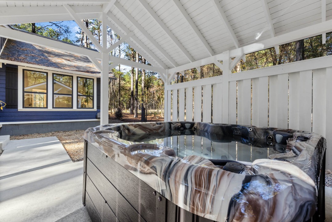 Cabin with luxury hottub in Broken Bow