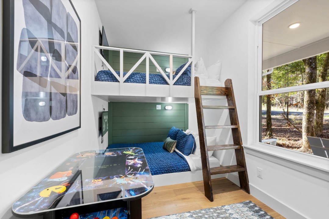 Charming bunk room for kids